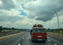 van com 42 passageiros