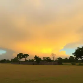 tempo muito seco amarelo em Luziânia
