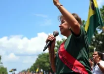 Caiado faz carreata sem Kassab